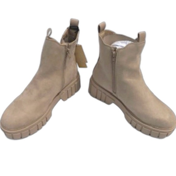 Madden NYC Women's Chunky Lug Chelsea Boots Size 9 - Picture 8 of 13